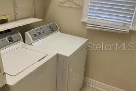 Casa en alquiler en Orlando, Florida, 3 dormitorios, 221.2 m2 № 1903283 - foto 14
