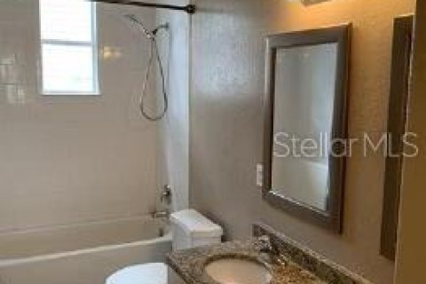 Casa en alquiler en Orlando, Florida, 3 dormitorios, 221.2 m2 № 1903283 - foto 12