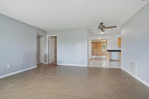 Villa ou maison à vendre à Apopka, Floride: 3 chambres, 146.04 m2 № 2339087 - photo 3