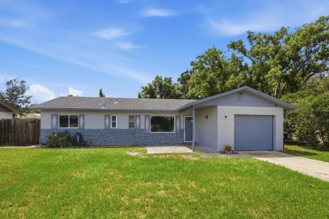 House in Apopka, Florida 3 bedrooms, 146.04 sq.m. № 2339087