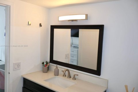 Condominio en venta en North Miami, Florida, 2 dormitorios, 97.55 m2 № 1709172 - foto 12
