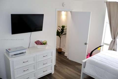 Condominio en venta en North Miami, Florida, 2 dormitorios, 97.55 m2 № 1709172 - foto 11