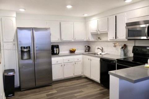 Condominio en venta en North Miami, Florida, 2 dormitorios, 97.55 m2 № 1709172 - foto 4
