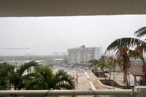 Condominio en venta en North Miami, Florida, 2 dormitorios, 97.55 m2 № 1709172 - foto 15