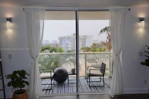 Condominio en venta en North Miami, Florida, 2 dormitorios, 97.55 m2 № 1709172 - foto 14