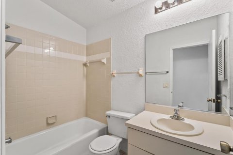 Condo in Punta Gorda, Florida, 2 bedrooms № 2228398 - photo 17