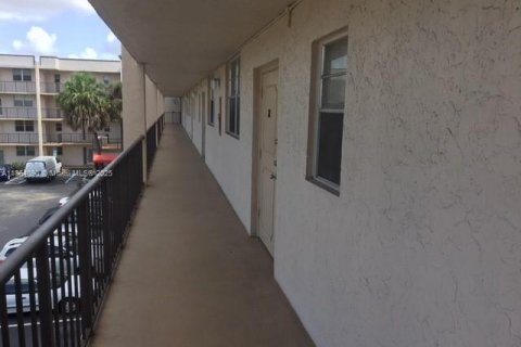 Condominio en alquiler en Sunrise, Florida, 2 dormitorios, 107.95 m2 № 1891270 - foto 7
