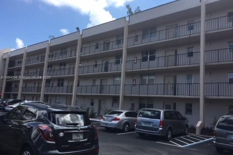 Condominio en alquiler en Sunrise, Florida, 2 dormitorios, 107.95 m2 № 1891270 - foto 9