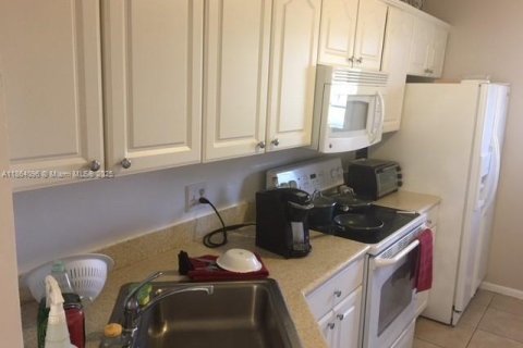 Condominio en alquiler en Sunrise, Florida, 2 dormitorios, 107.95 m2 № 1891270 - foto 2
