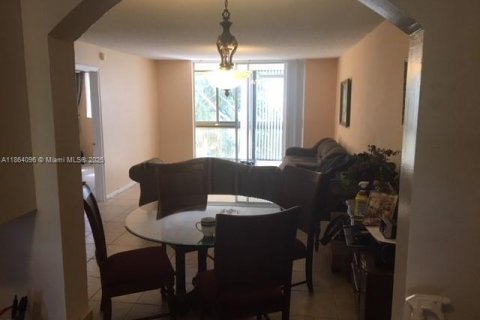 Condominio en alquiler en Sunrise, Florida, 2 dormitorios, 107.95 m2 № 1891270 - foto 3