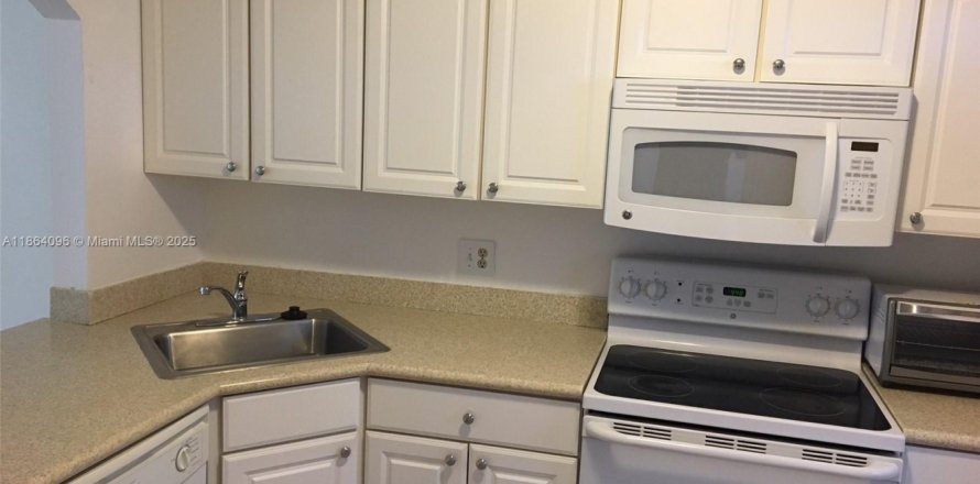 Condominio en Sunrise, Florida, 2 dormitorios № 1891270