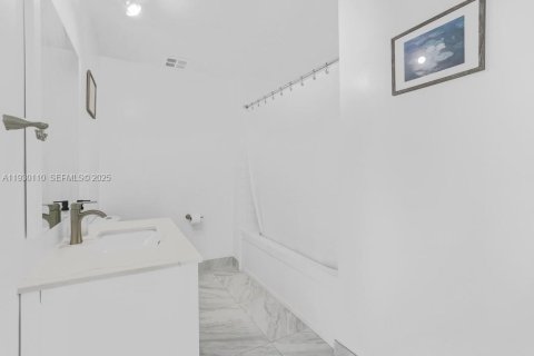 Купить кондоминиум в Майами, Флорида 2 спальни, 88.63м2, № 1994648 - фото 15