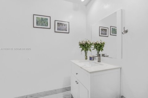 Купить кондоминиум в Майами, Флорида 2 спальни, 88.63м2, № 1994648 - фото 19