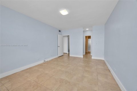 Condo in Miami Beach, Florida, 2 bedrooms  № 1846222 - photo 7