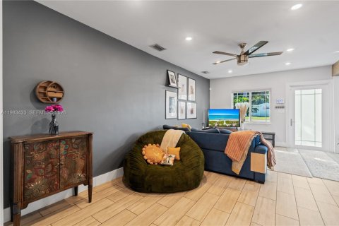 Villa ou maison à louer à Hollywood, Floride: 3 chambres, 104.61 m2 № 2050226 - photo 12