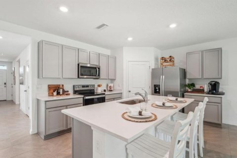 Villa ou maison à vendre à Zephyrhills, Floride: 4 chambres, 169.83 m2 № 2405156 - photo 5