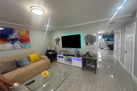 Condo in North Miami Beach, Florida, 3 bedrooms  № 1953526 - photo 9