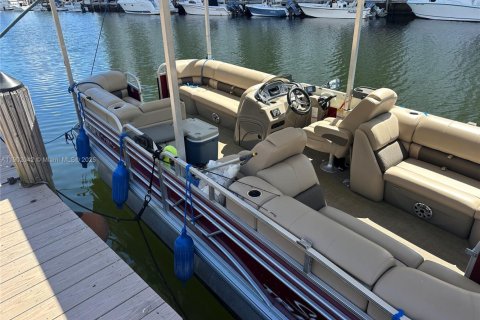 Condo in North Miami Beach, Florida, 3 bedrooms  № 1953526 - photo 19