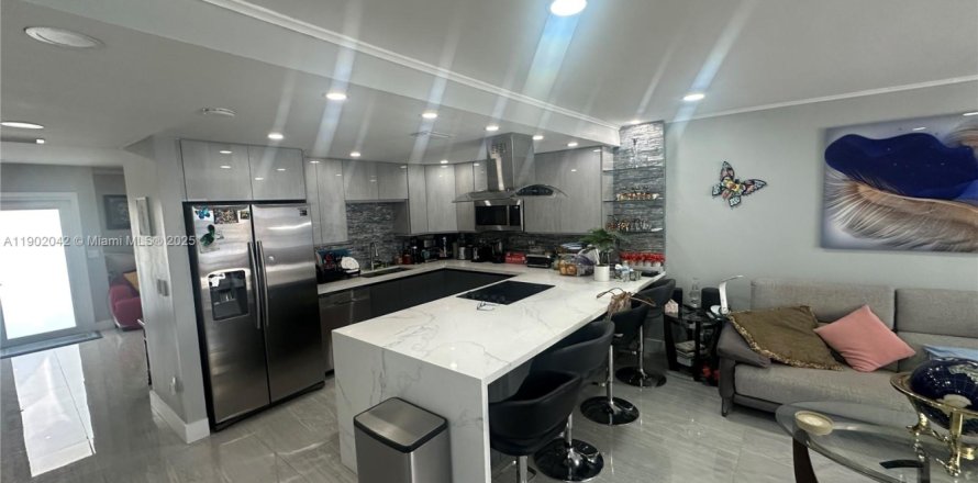 Condo in North Miami Beach, Florida, 3 bedrooms  № 1953526