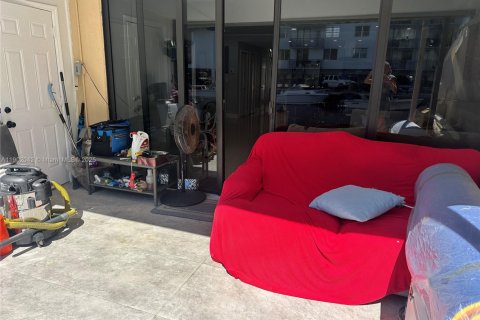 Condo in North Miami Beach, Florida, 3 bedrooms  № 1953526 - photo 6