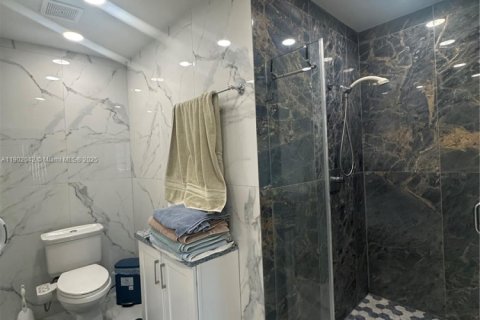 Condo in North Miami Beach, Florida, 3 bedrooms  № 1953526 - photo 13