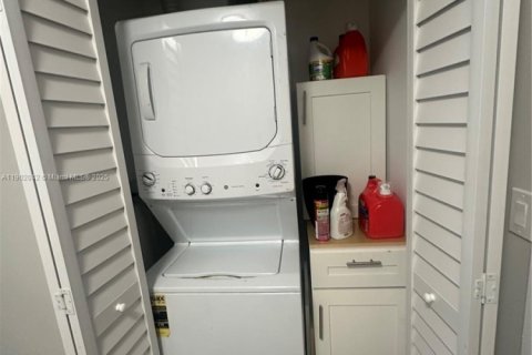 Condo in North Miami Beach, Florida, 3 bedrooms  № 1953526 - photo 12