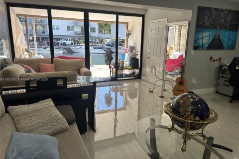 Condo in North Miami Beach, Florida, 3 bedrooms  № 1953526 - photo 4
