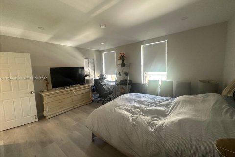 Condo in North Miami Beach, Florida, 3 bedrooms  № 1953526 - photo 18