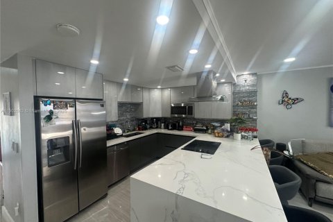 Condo in North Miami Beach, Florida, 3 bedrooms  № 1953526 - photo 8