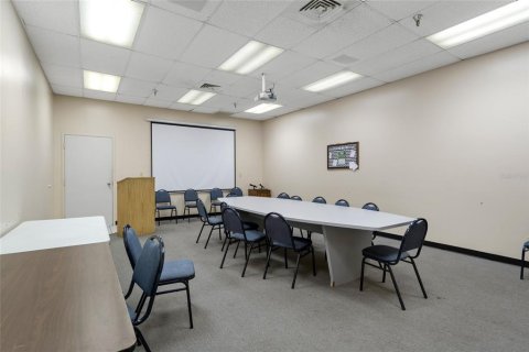 Immobilier commercial à louer à Crystal River, Floride: 597.36 m2 № 1629202 - photo 17