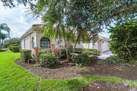 House in Bradenton, Florida 4 bedrooms, 214.05 sq.m. № 2406944 - photo 2