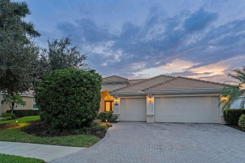 House in Bradenton, Florida 4 bedrooms, 214.05 sq.m. № 2406944