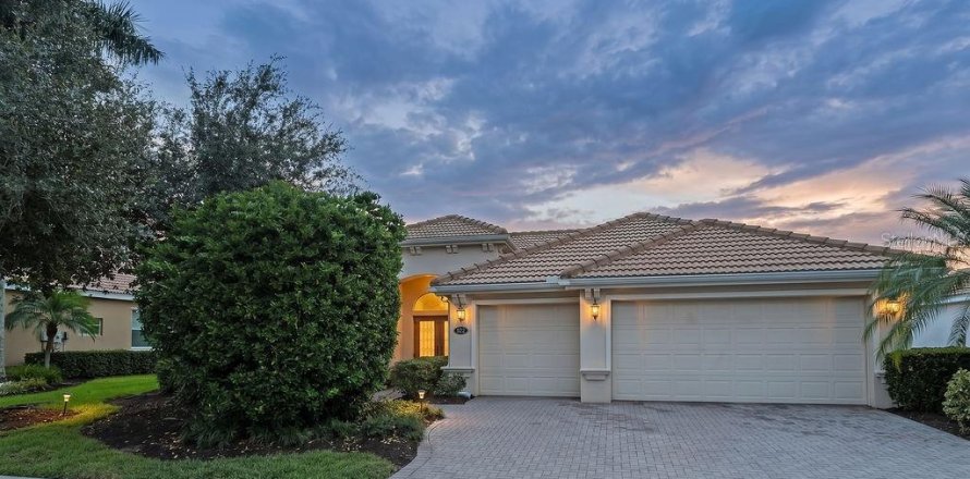 House in Bradenton, Florida 4 bedrooms, 214.05 sq.m. № 2406944