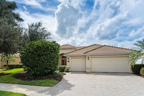 House in Bradenton, Florida 4 bedrooms, 214.05 sq.m. № 2406944 - photo 5