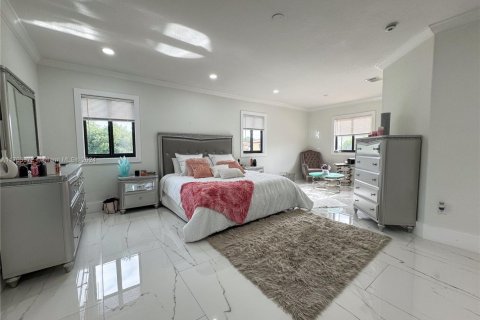 Casa en venta en Cutler Bay, Florida, 5 dormitorios, 315.77 m2 № 1457604 - foto 9
