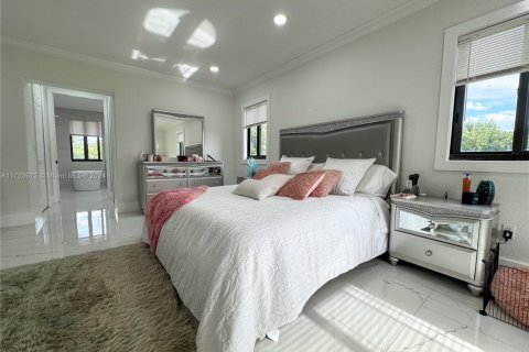 Casa en venta en Cutler Bay, Florida, 5 dormitorios, 315.77 m2 № 1457604 - foto 11