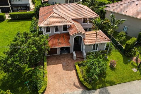 Casa en venta en Cutler Bay, Florida, 5 dormitorios, 315.77 m2 № 1457604 - foto 2