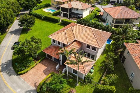 Casa en venta en Cutler Bay, Florida, 5 dormitorios, 315.77 m2 № 1457604 - foto 1