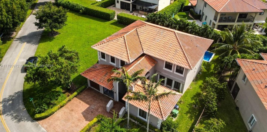 Casa en Cutler Bay, Florida 5 dormitorios, 315.77 m2 № 1457604