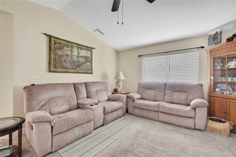 House in Spring Hill, Florida 3 bedrooms, 147.9 sq.m. № 2259407 - photo 17