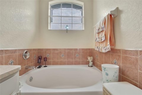 House in Spring Hill, Florida 3 bedrooms, 147.9 sq.m. № 2259407 - photo 22
