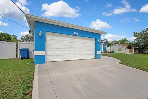 House in Spring Hill, Florida 3 bedrooms, 147.9 sq.m. № 2259407 - photo 3