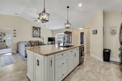 House in Spring Hill, Florida 3 bedrooms, 147.9 sq.m. № 2259407 - photo 10