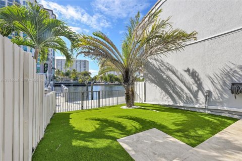 Touwnhouse à louer à Sunny Isles Beach, Floride: 4 chambres, 225.29 m2 № 2322124 - photo 14