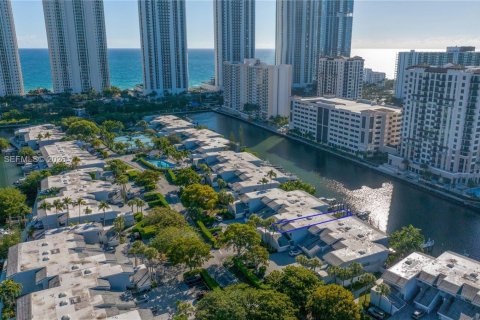 Touwnhouse à Sunny Isles Beach, Floride 4 chambres, 225.29 m2 № 2322124