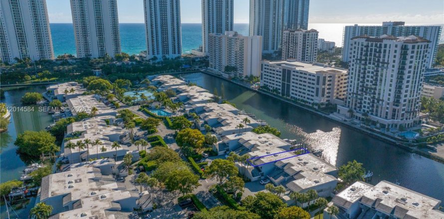 Touwnhouse à Sunny Isles Beach, Floride 4 chambres, 225.29 m2 № 2322124