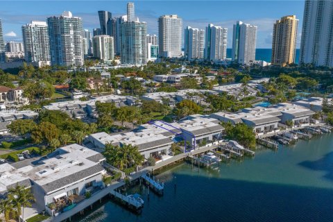 Touwnhouse à louer à Sunny Isles Beach, Floride: 4 chambres, 225.29 m2 № 2322124 - photo 3