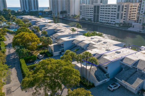 Touwnhouse à louer à Sunny Isles Beach, Floride: 4 chambres, 225.29 m2 № 2322124 - photo 4