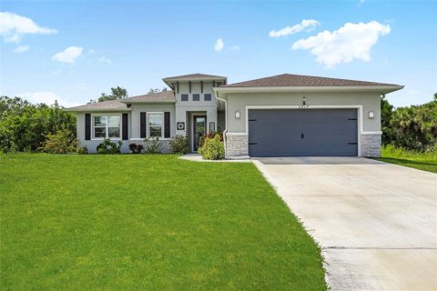 House in North Port, Florida 3 bedrooms, 181.81 sq.m. № 1917653 - photo 1