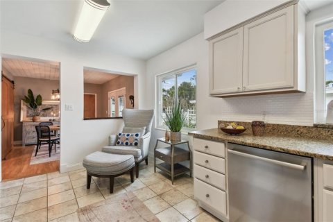 Villa ou maison à louer à Saint Petersburg, Floride: 3 chambres, 122.63 m2 № 1858318 - photo 13